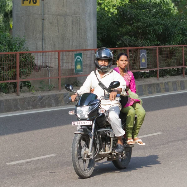 Motociclista Calle Ciudad India —  Fotos de Stock