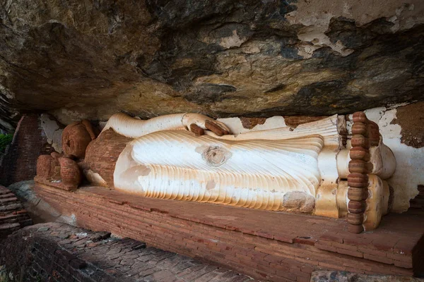 Bahar günü Sigiriya manzaraya