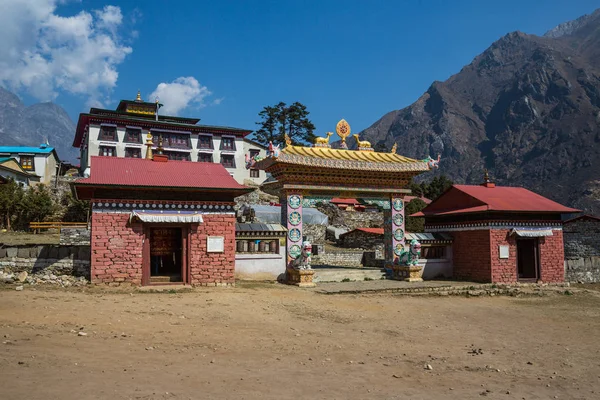Tengboche, Nepal-Nisan 30: Tengboche Manastırı 30, 2016 yılında Tengboche, Nepal. Dünyanın en yüksek manastır biri
