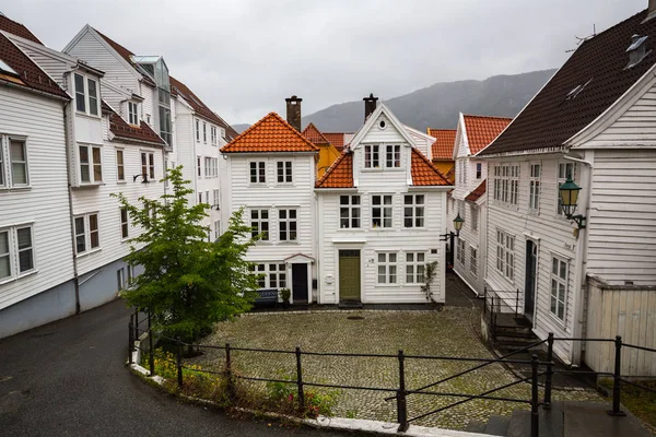 Vista Diurna Casas Cidade Pequena Bergen Noruega — Fotografia de Stock
