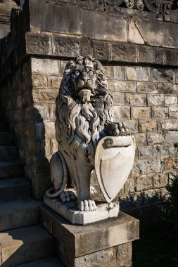 Yaz aylarında Ortaçağ Romen Peles Kalesi