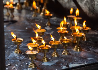 Kandil bir Tibet Budist tapınak