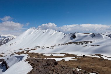 Kafkas Dağları Batı Asya, Gürcistan'daki bir dağ sistemi vardır