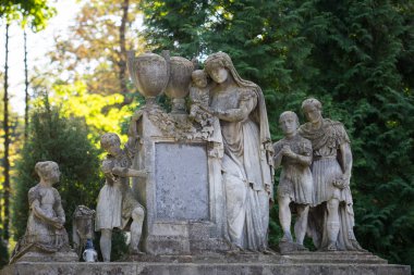 Satue mezarı eski mezarlığı üzerinde