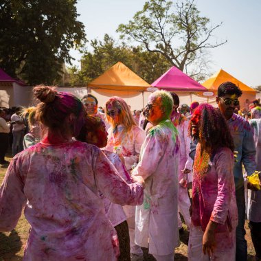 Agra, Hindistan-Mart 2: Bayram kutlama 2 Mart 2018 Agra, Hindistan. İnsanlara bayram kutlamaları