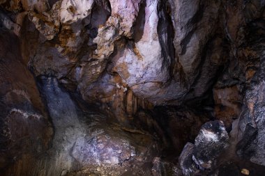 chatyr-dag plato üzerinde Kırım mağarada