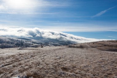 Güzel kış Kırım dağları görünümü