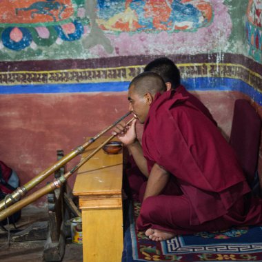 Leh, Hindistan-Eylül 4: Budist rahipler 4, 2011 Leh, Hindistan. Budist rahipler manastırdaki city Lech yakınındaki. Ladakh il.