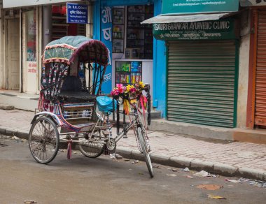 Katmandu, Nepal-Mart 16: Katmandu, Nepal 16 Mart 2015 tarihinde Katmandu sokaklarında. Nepal başkenti sokak hayatı.