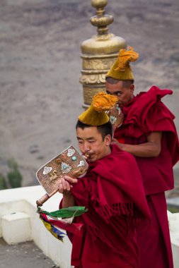 Leh, Hindistan-Eylül 4: Budist rahipler 4, 2011 Leh, Hindistan. Budist rahipler manastırdaki city Lech yakınındaki. Ladakh il.