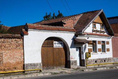 Romanya'nın küçük kasabalarını gündüz gezerken, bina ve mimariye bakış, Romanya 