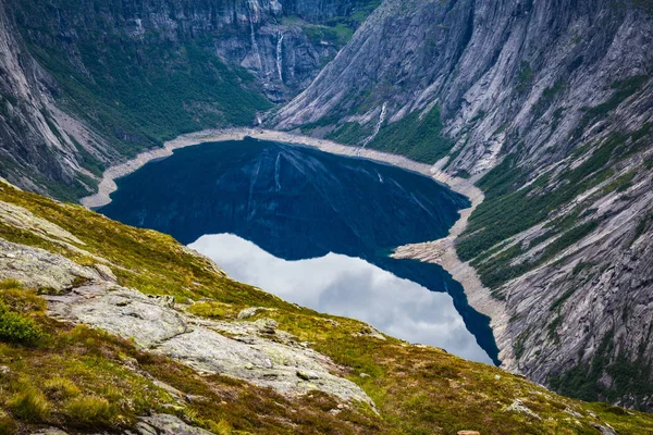 Widok Jezioro Ringedalsvatnet — Zdjęcie stockowe