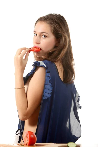 Menina Comendo Tomate Vermelho — Fotografia de Stock