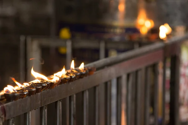 Lampy Naftowe Tybetańskiej Buddyjskiej Świątyni — Zdjęcie stockowe