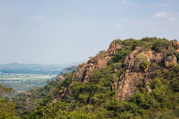 Una Roca Cerca Del Templo Bhakthavatsaleswarar — Foto de Stock