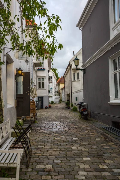 ベルゲン 2016 年までにベルゲン ノルウェーのベルゲン ノルウェー 雨の夏の日にベルゲンの街 — ストック写真