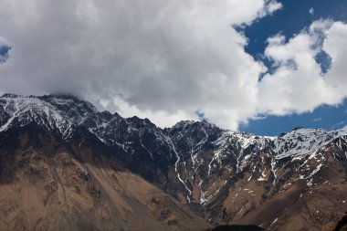 Kafkas Dağları Batı Asya, Gürcistan'daki bir dağ sistemi vardır