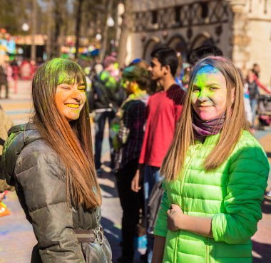 Kharkiv, Ukrayna-Mart 22: Bayram kutlamaları 22 Mart 2014 Kharkiv, Ukrayna. Renkler ve bahar Holi Gorki Park Hint Festivali kutlama