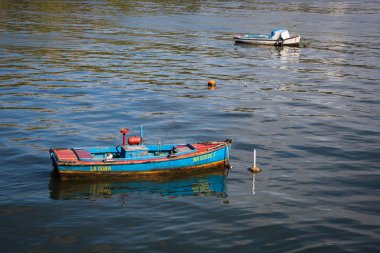 Habana, Cuba-Ocak 12: 12 Ocak 2018 yılında Havana, Küba balıkçı teknesi. Habana eski tekne