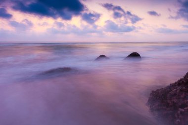 Gün batımında Hint Okyanusu. Varkala. Kerala. Hindistan