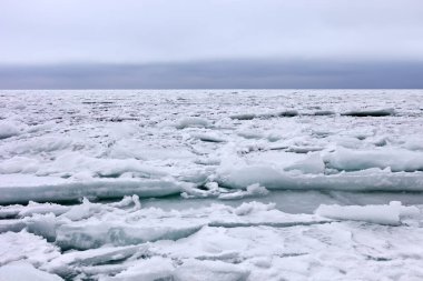 Kırım kıyısında soğuk haftasonu