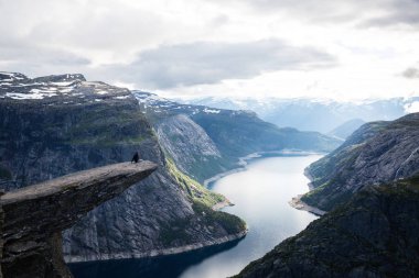 Norveç'te inanılmaz kanyon manzarası