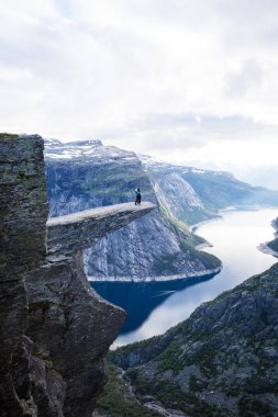 Norveç'te inanılmaz kanyon manzarası