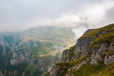 Karadağ dağ sırtı Karpatlar içinde güzel yaz Panoraması  