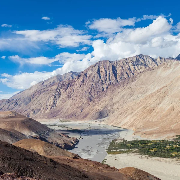 山ラダック地域の美しい風景です ヒマラヤ山脈 インド — ストック写真