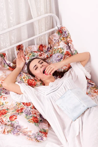 Young Woman Lie Bed Book Yawn — Stock Photo, Image