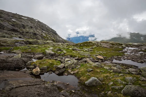 Hermoso Paisaje Montañas Noruegas Camino Trolltunga —  Fotos de Stock