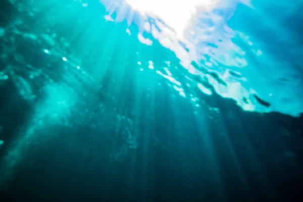 Plano Escénico Hermosa Superficie Del Agua Desde Abajo — Foto de Stock