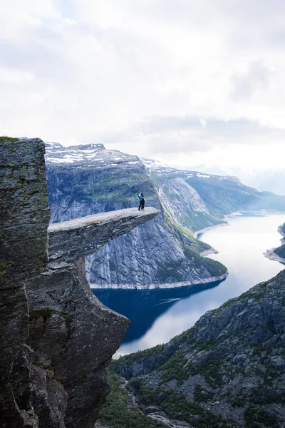 Norveç'te inanılmaz kanyon manzarası