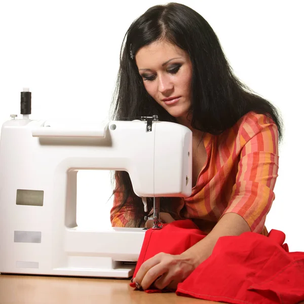 Женщина Швея Работает Над Швейной Машинкой — стоковое фото