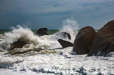 güzel dalgalar üzerinde tropikal ada Samui, Tayland