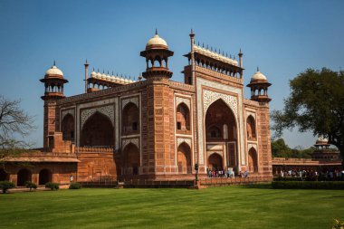 Agra, Hindistan-Mart 5: Taj Mahal'ı 5 Mart 2018 üzerinde Agra, Hindistan. Türbesi Taj Mahal adlı bahar