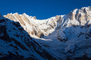izleme Annapurna Merkez kampına Himalaya dağlarının güzel manzara