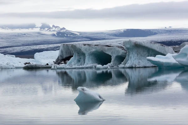 Παγόβουνα Στη Λιμνοθάλασσα Παγετώνα Στην Ισλανδία Kulsarlon — Φωτογραφία Αρχείου