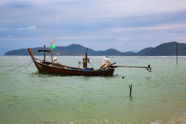 Thai balıkçı tekneleri üzerinde bir sahil Koh Samui