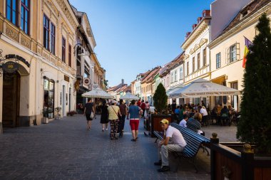 Romanya'nın küçük kasabalarını gündüz gezerken, bina ve mimariye bakış, Romanya 