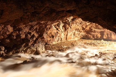 Kızıl-Koba bir Kırım mağarada. Başka bir ad kırmızı mağara