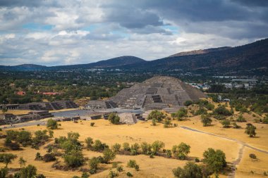 Teotihucan antik aztek piramitleri