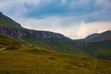 Karadağ dağ sırtı Karpatlar içinde güzel yaz Panoraması  