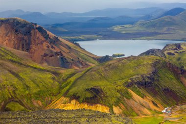 Güzel dağ Panorama Milli Parkı Landmannalaugavegur, İzlanda. 