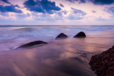 Gün batımında Hint Okyanusu. Varkala. Kerala. Hindistan