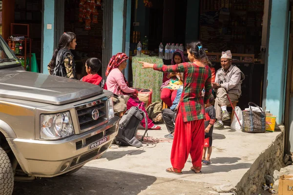 Narchyang Nepal Mars Himalaya Personer 2015 Narchyang Nepal Människor Spåret — Stockfoto