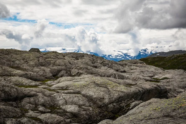 Hermoso Paisaje Montañas Noruegas Camino Trolltunga —  Fotos de Stock