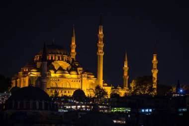 İstanbul şehir merkezi gece manzarası
