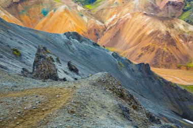 Güzel dağ Panorama Milli Parkı Landmannalaugavegur, İzlanda. 