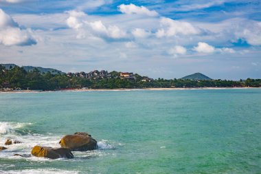 güzel dalgalar üzerinde tropikal ada Samui, Tayland